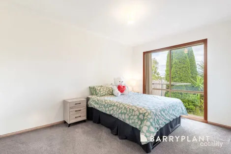 Property photo of 25 Wilona Way Berwick VIC 3806