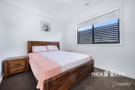 Property photo of 2 Meme Place Narre Warren VIC 3805