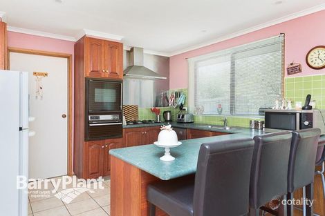 Property photo of 28 Skye Crescent Endeavour Hills VIC 3802