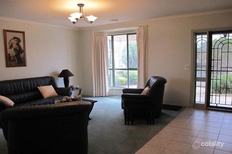 Property photo of 18 Castlemaine Way Caroline Springs VIC 3023