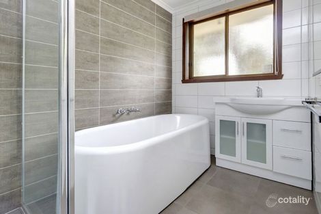 Property photo of 9 Narambi Crescent Frankston VIC 3199