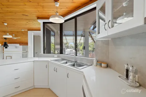 Property photo of 17 Carina Circle Halls Head WA 6210