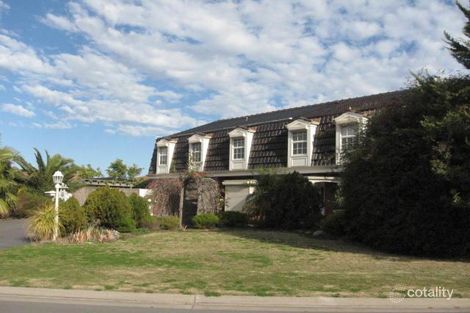 8 Trinidad Ct, West Lakes, SA 5021