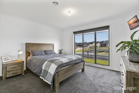 Property photo of 55 Corymbia Promenade Pakenham VIC 3810