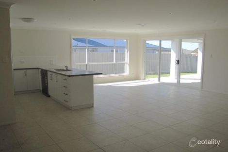Property photo of 8 Bindari Avenue Glenfield Park NSW 2650
