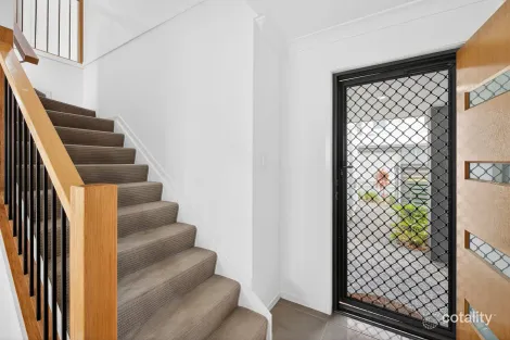 Property photo of 21/2 Pandanus Place Upper Coomera QLD 4209