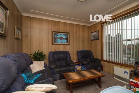 Property photo of 21 Tobruk Crescent Shortland NSW 2307