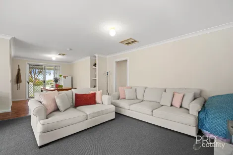 Property photo of 9 Canola Place Estella NSW 2650