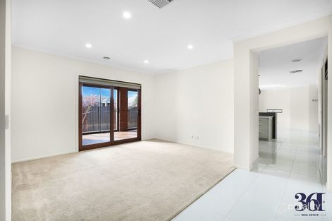 Property photo of 12 Redcliffe Parade Tarneit VIC 3029