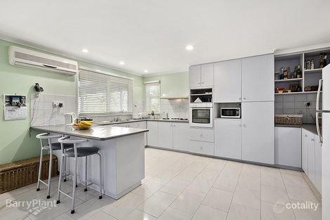 Property photo of 6 Sturrock Court Berwick VIC 3806