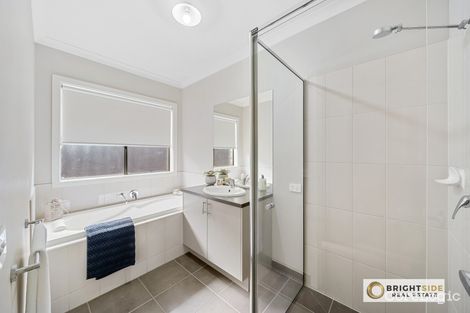Property photo of 20 Gillingham Crescent Clyde North VIC 3978