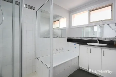 Property photo of 6 Howitt Court Berwick VIC 3806