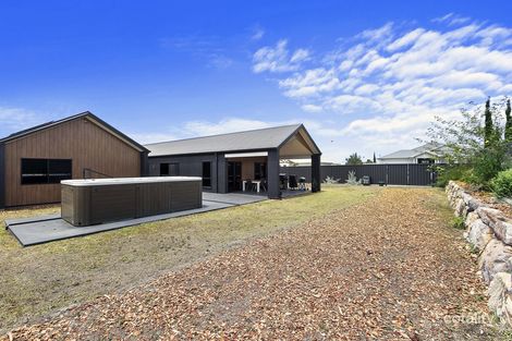 Property photo of 2 Wintergreen Court Nikenbah QLD 4655