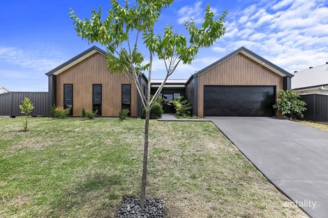 Property photo of 2 Wintergreen Court Nikenbah QLD 4655