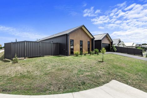 Property photo of 2 Wintergreen Court Nikenbah QLD 4655