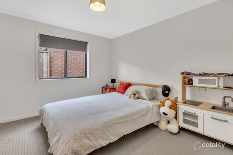 Property photo of 31 Smile Crescent Wyndham Vale VIC 3024