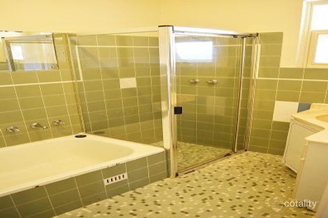 10 Lynore Rd, Ridgehaven, SA 5097