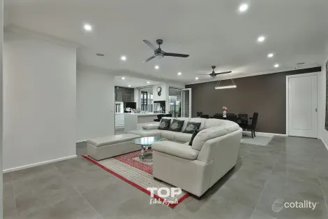 Property photo of 72 Lats Avenue Carrum Downs VIC 3201