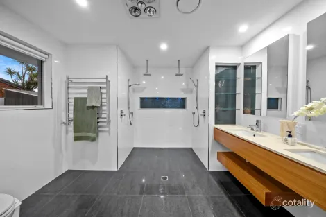 Property photo of 20 Salacia Avenue Mermaid Waters QLD 4218