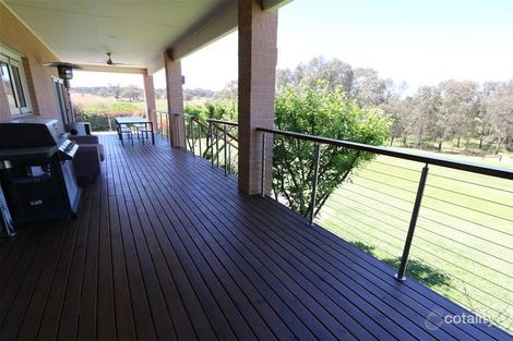 Property photo of 5 Vickers Close Hunterview NSW 2330