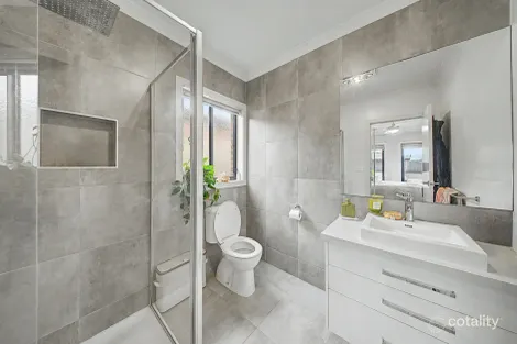Property photo of 2/7 Rissmann Drive Horsham VIC 3400