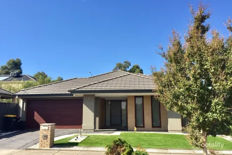 Property photo of 3 Glack Way Caroline Springs VIC 3023