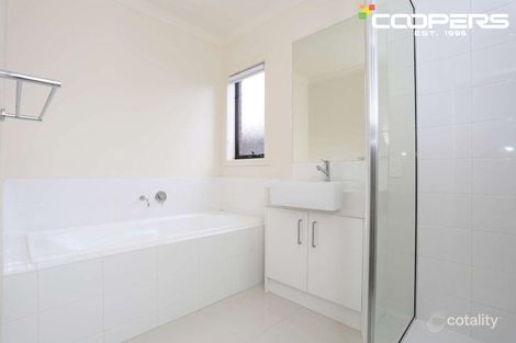 Property photo of 29 Amber Way Cobblebank VIC 3338