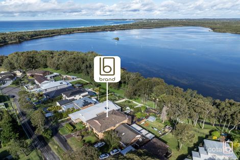 Property photo of 24 Diamond Head Drive Budgewoi NSW 2262