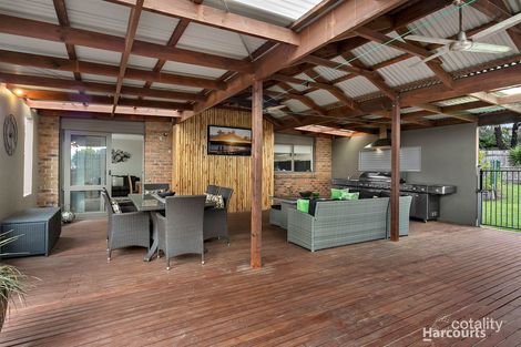 Property photo of 5 Benalla Close Endeavour Hills VIC 3802