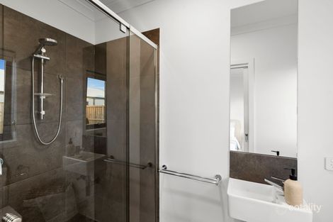 Property photo of 33 Delta Drive Armstrong Creek VIC 3217