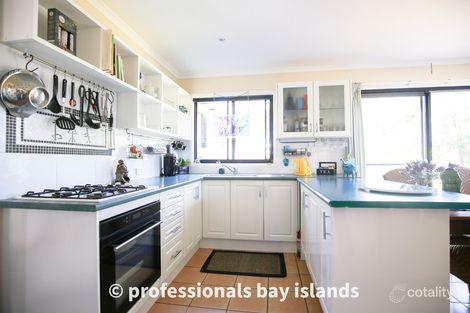 Property photo of 6 Blue Waters Crescent Macleay Island QLD 4184
