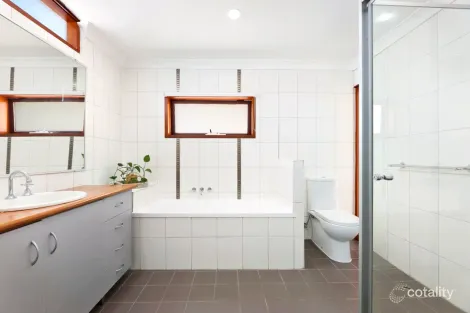 Property photo of 92 Yangoora Crescent Ashmore QLD 4214