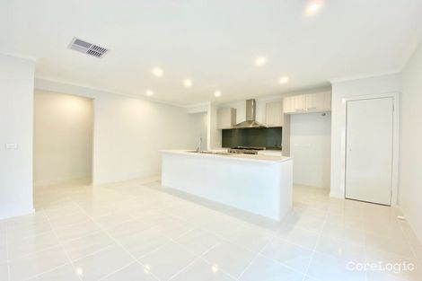 Property photo of 2 Holcombe Court Doreen VIC 3754