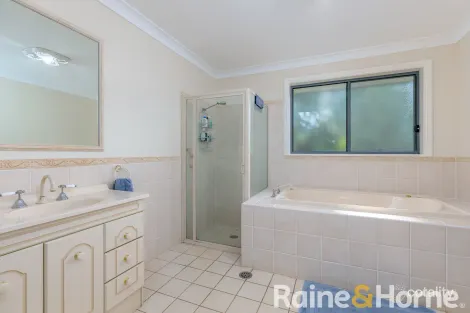 Property photo of 25 Hillcrest Place Dubbo NSW 2830