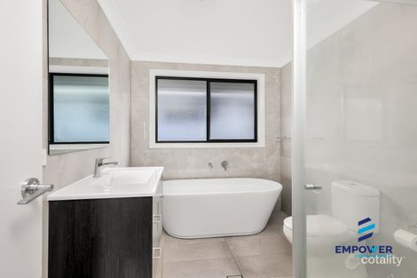 Property photo of 54 Arkley Avenue Claymore NSW 2559