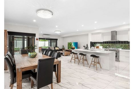 Property photo of 71 Hutton Avenue Wynnum QLD 4178