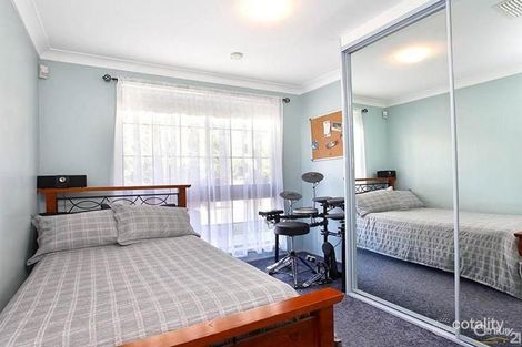 Property photo of 15 Newmen Close Wetherill Park NSW 2164