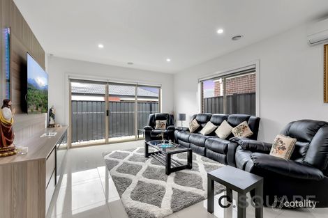 Property photo of 25 Lemon Myrtle Way Craigieburn VIC 3064