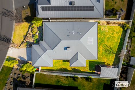 5 Dempster Pl, Leneva, VIC 3691