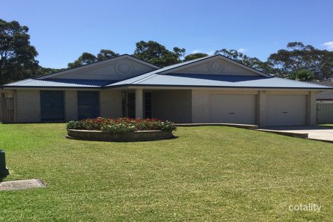 Property photo of 35 Sheraton Circuit Bomaderry NSW 2541