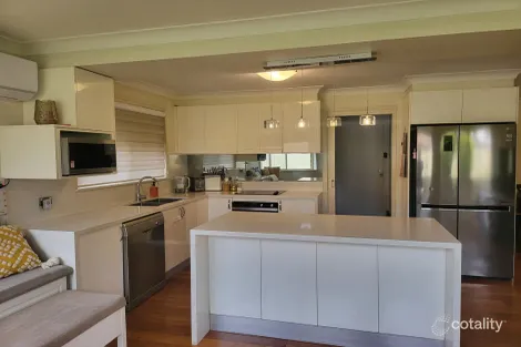 Property photo of 9 Samuel Place St Clair NSW 2759