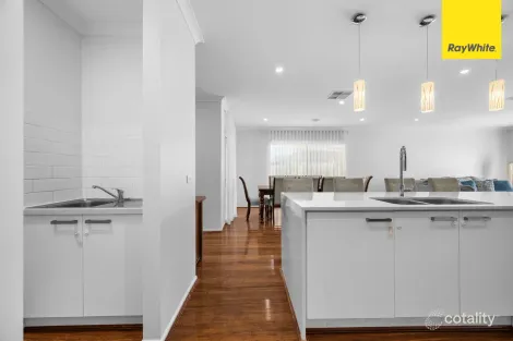 Property photo of 3 Wanneroo Circuit Harkness VIC 3337