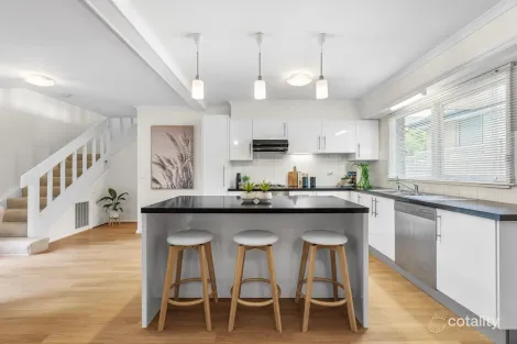 Property photo of 2/15 Thomas Street Doncaster East VIC 3109