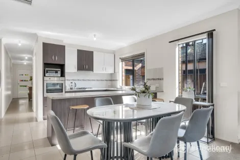 Property photo of 2 Karlson Way Cranbourne North VIC 3977