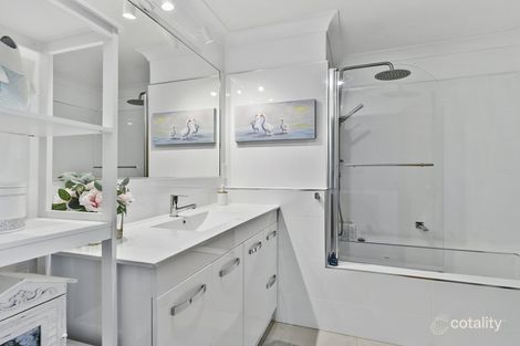 Property photo of 2/9-11 Spinnaker Drive Sandstone Point QLD 4511