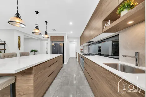 Property photo of 39 Encore Boulevard Cranbourne South VIC 3977