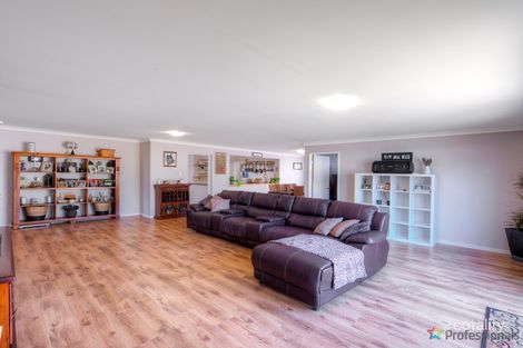 Property photo of 64 Lincoln Road Forrestfield WA 6058