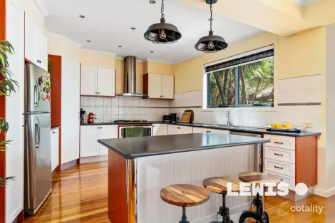 Property photo of 39 Douglas Mawson Drive Roxburgh Park VIC 3064