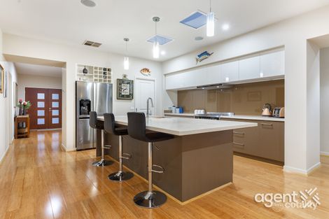 Property photo of 15 Hull Crescent Pakenham VIC 3810