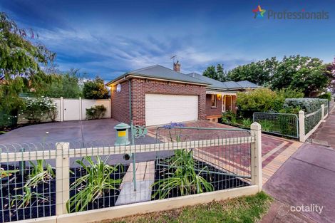 Property photo of 27 Windsor Gardens Caroline Springs VIC 3023